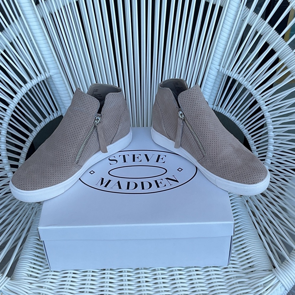 Steve Madden “Caliber” Taupe Sneakers with Dual Side Zippers